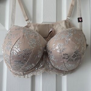 NWT Victoria's Secret Lace Bra 38DD